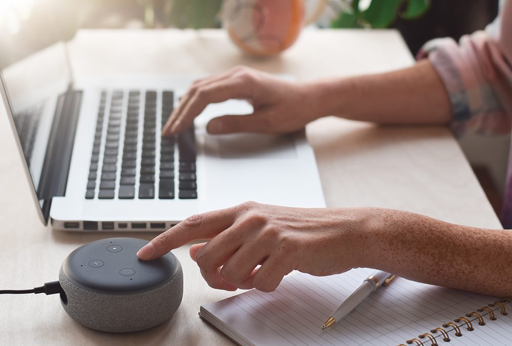 La CX en los Asistentes Virtuales: Más Allá de Siri y Alexa